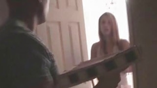 ?胖哥和漂亮嫂子过性生活呻吟太大把小舅子招来偷窥